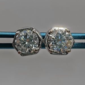 Серьги золото au 750 бриллиант выращенный   4.97   гр.